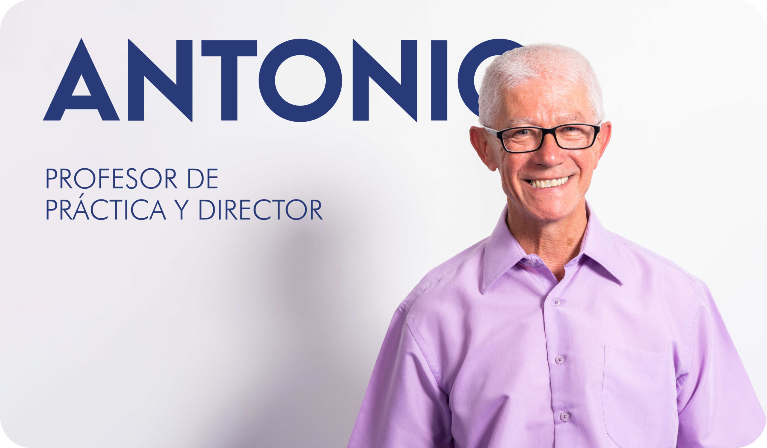 Antonio, profesor de práctica y director de la Autoescola Victor.